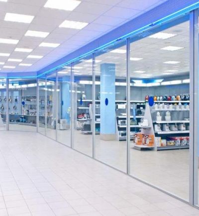 СТЕКЛЯННЫЕ ПЕРЕГОРОДКИ В ТЦ