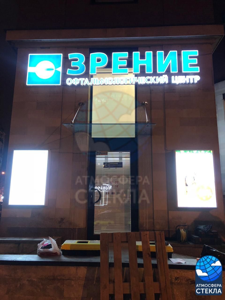 Стеклянные козырьки подвесные (на тягах)