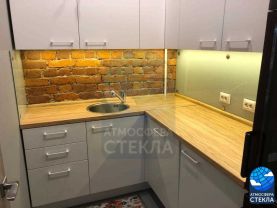 Стеклянные фартуки и облицовка зеркалом