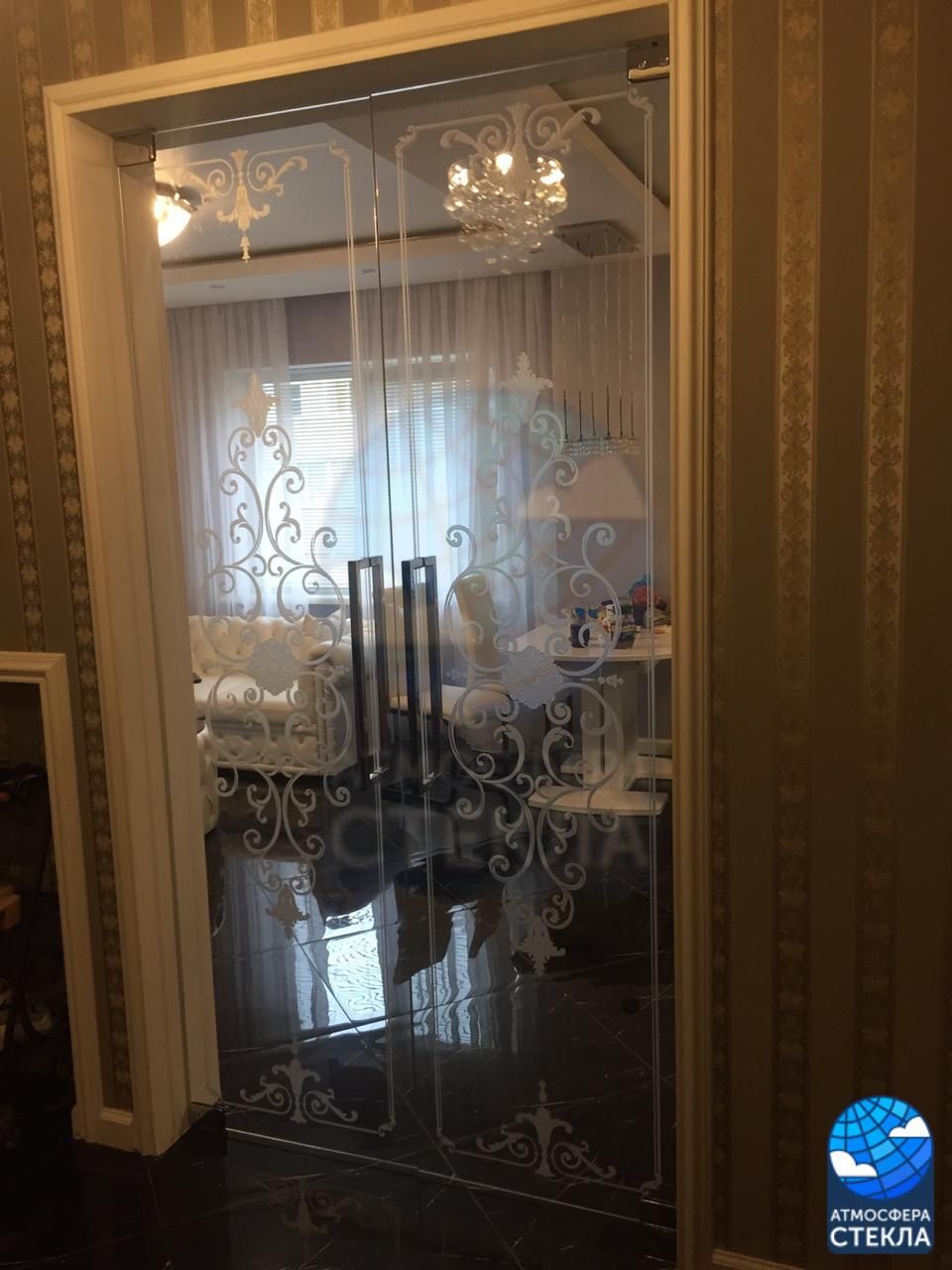 Стеклянные двери
