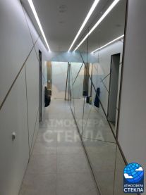 Стеклянные фартуки и облицовка зеркалом